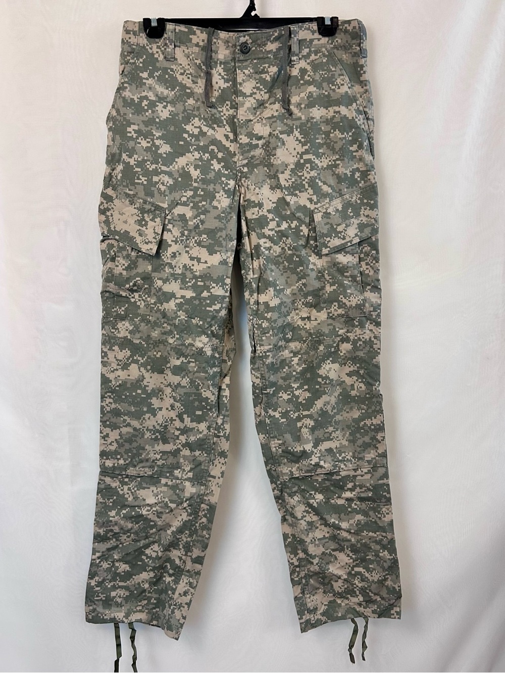 Army Combat Cargo Pants / Digital Camo Pattern / Pockets / Sz Med Long